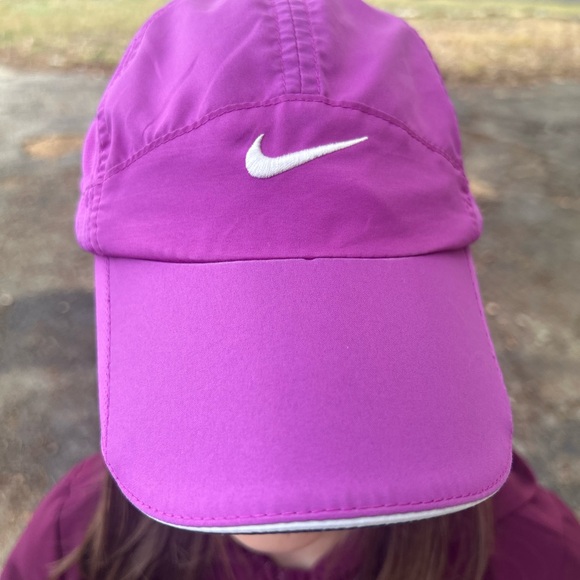 🔥 Nike Featherlight Dri-FIT purple Cap Athletic Hat - Picture 1 of 4